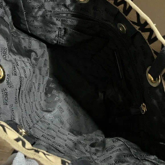 Michael Kors MK Tote - Picture 2 of 6